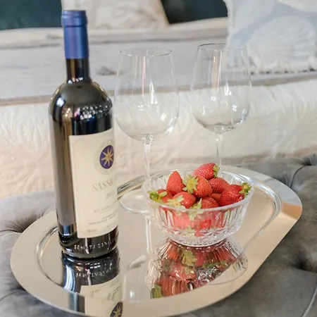 The Luxury With Shared Swimming Pool, Between And Torre Del Puccini 别墅 *