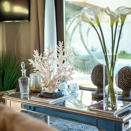 The Luxury With Shared Swimming Pool, Between And Torre Del Puccini 别墅 *