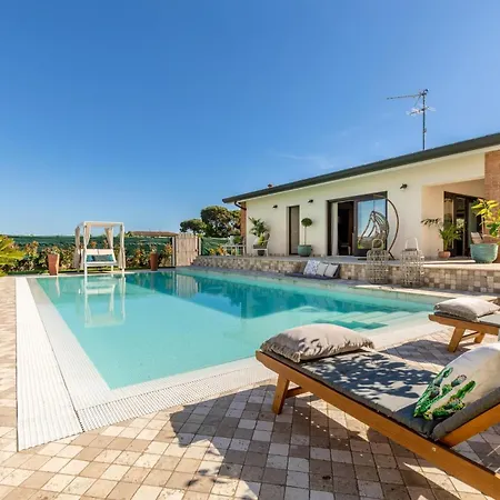 Villa The Luxury With Shared Swimming Pool, Between And Torre Del Puccini Viareggio