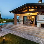 Villa The Luxury With Shared Swimming Pool, Between And Torre Del Puccini