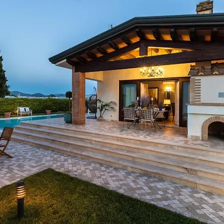 Villa The Luxury With Shared Swimming Pool, Between Viareggio And Torre Del Puccini