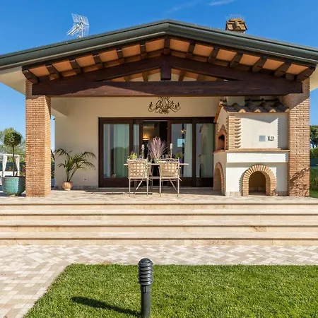 The Luxury With Shared Swimming Pool, Between Viareggio And Torre Del Puccini *