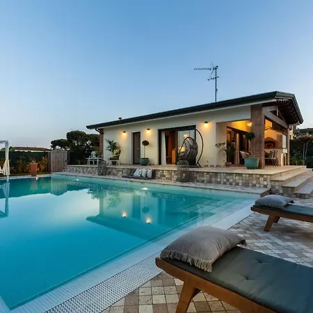 The Luxury With Shared Swimming Pool, Between Viareggio And Torre Del Puccini Vila
