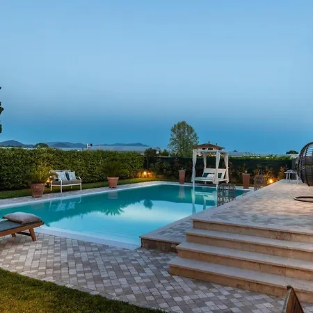 The Luxury With Shared Swimming Pool, Between And Torre Del Puccini * В'яреджо