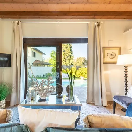 Βίλα The Luxury With Shared Swimming Pool, Between Viareggio And Torre Del Puccini