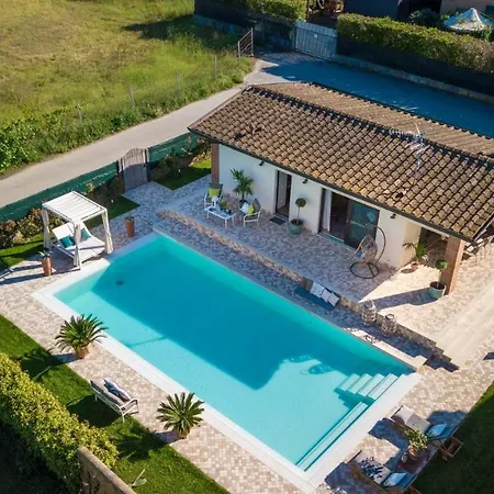 Βίλα The Luxury With Shared Swimming Pool, Between Viareggio And Torre Del Puccini
