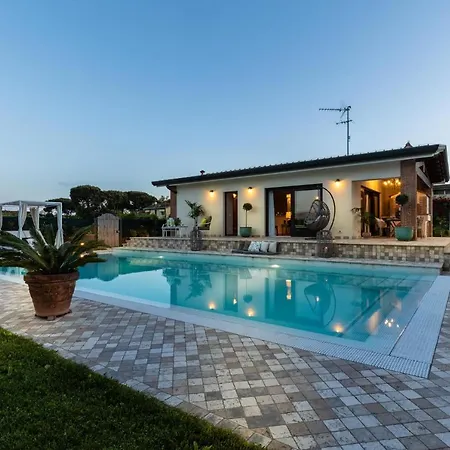 The Luxury With Shared Swimming Pool, Between Viareggio And Torre Del Puccini