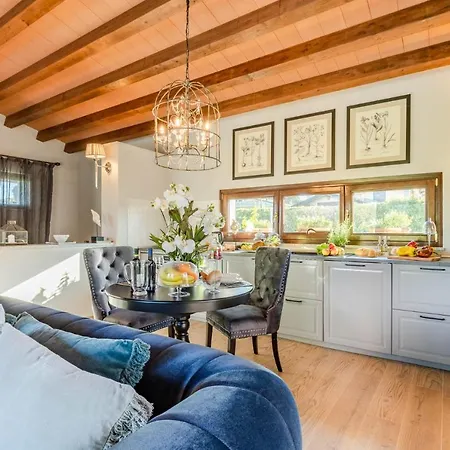 The Luxury With Shared Swimming Pool, Between Viareggio And Torre Del Puccini Βίλα Βιαρέτζιο