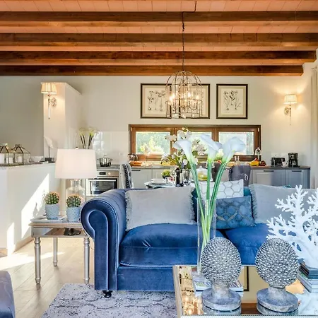 Vila The Luxury With Shared Swimming Pool, Between Viareggio And Torre Del Puccini *