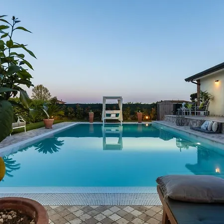 Βίλα The Luxury With Shared Swimming Pool, Between Viareggio And Torre Del Puccini