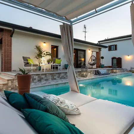 The Luxury With Shared Swimming Pool, Between Viareggio And Torre Del Puccini Βίλα