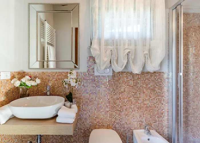 The Luxury With Shared Swimming Pool, Between And Torre Del Puccini Villa *