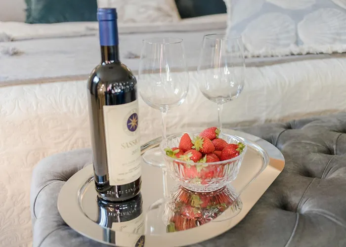 The Luxury With Shared Swimming Pool, Between And Torre Del Puccini Villa *