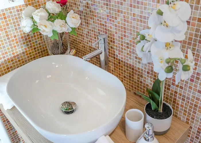 Villa The Luxury With Shared Swimming Pool, Between And Torre Del Puccini *