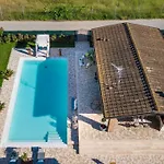 The Luxury With Shared Swimming Pool, Between And Torre Del Puccini Viareggio
