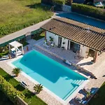 Villa The Luxury With Shared Swimming Pool, Between And Torre Del Puccini
