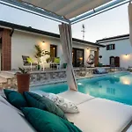 The Luxury With Shared Swimming Pool, Between And Torre Del Puccini Villa