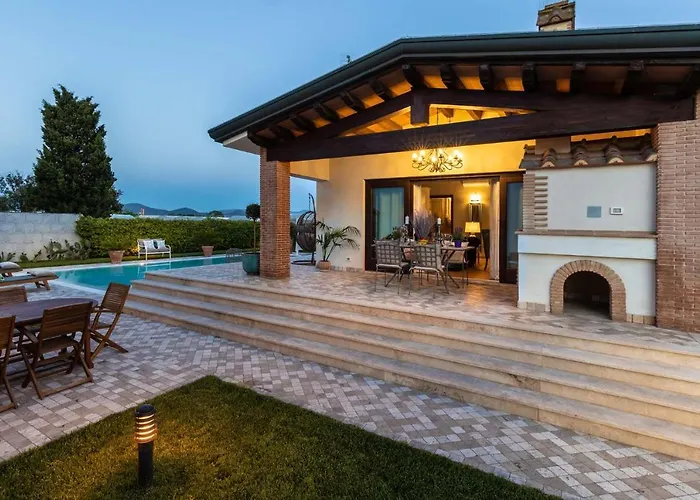 Вілла The Luxury With Shared Swimming Pool, Between And Torre Del Puccini