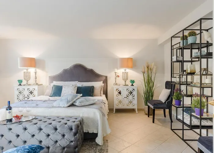 The Luxury With Shared Swimming Pool, Between And Torre Del Puccini Вілла В'яреджо