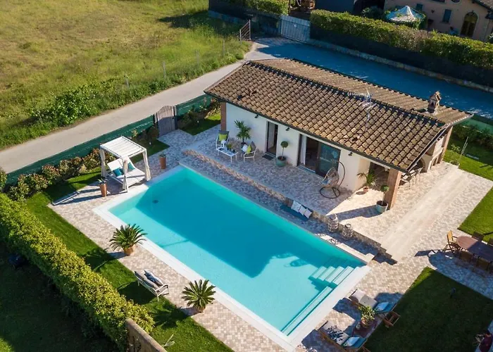 Вілла The Luxury With Shared Swimming Pool, Between And Torre Del Puccini