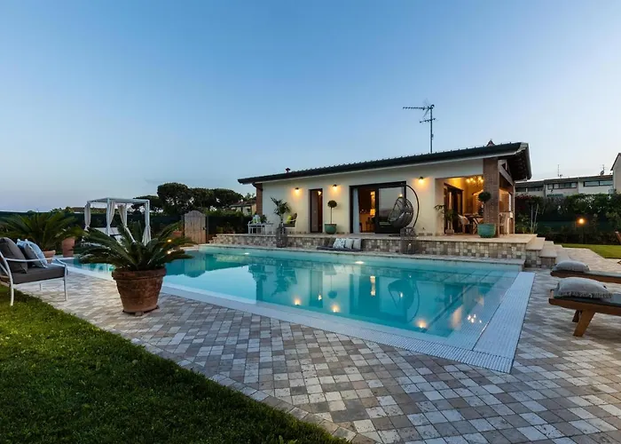 The Luxury With Shared Swimming Pool, Between And Torre Del Puccini