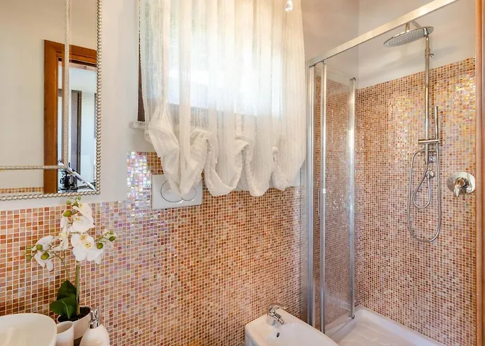 Вілла The Luxury With Shared Swimming Pool, Between And Torre Del Puccini В'яреджо