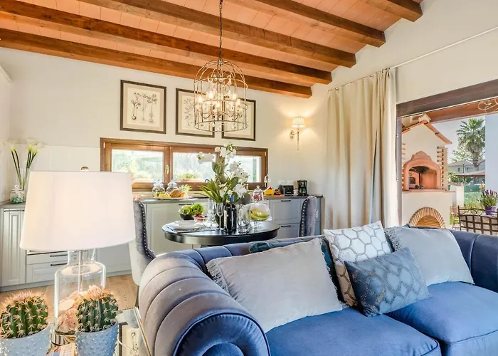 The Luxury With Shared Swimming Pool, Between And Torre Del Puccini В'яреджо