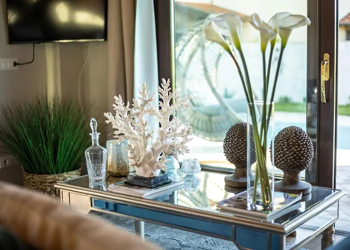 The Luxury With Shared Swimming Pool, Between And Torre Del Puccini Вілла *