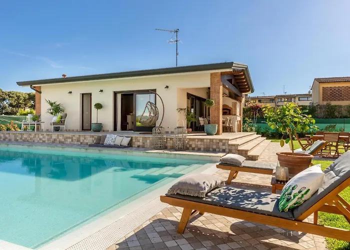 The Luxury With Shared Swimming Pool, Between And Torre Del Puccini * В'яреджо